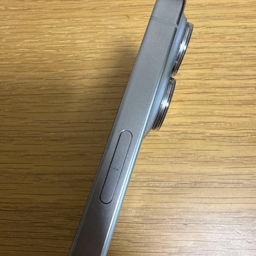 【美品】iPhone 15 Pro ナチュラルチタニウム128GB SIMフリー