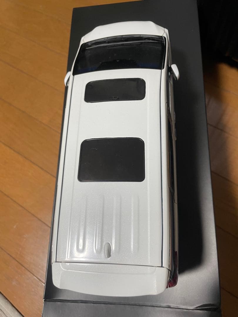 着払い1万円！LEXUS LM300h ホワイト ミニカー 1/43