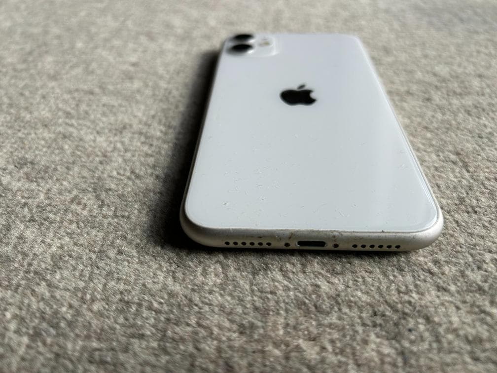 iPhone 11 128GB 美品 バッテリー82% SIMフリー 残債なし