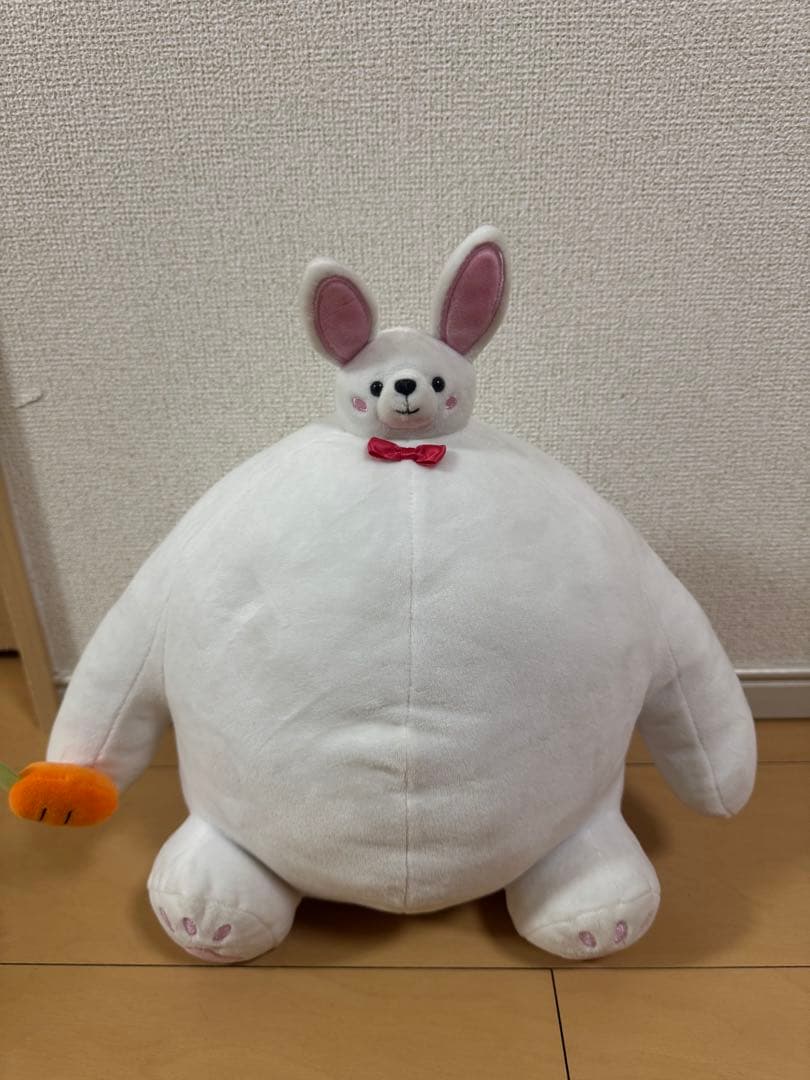 村上　ニンジンを持った顔の小さい変なウサギw