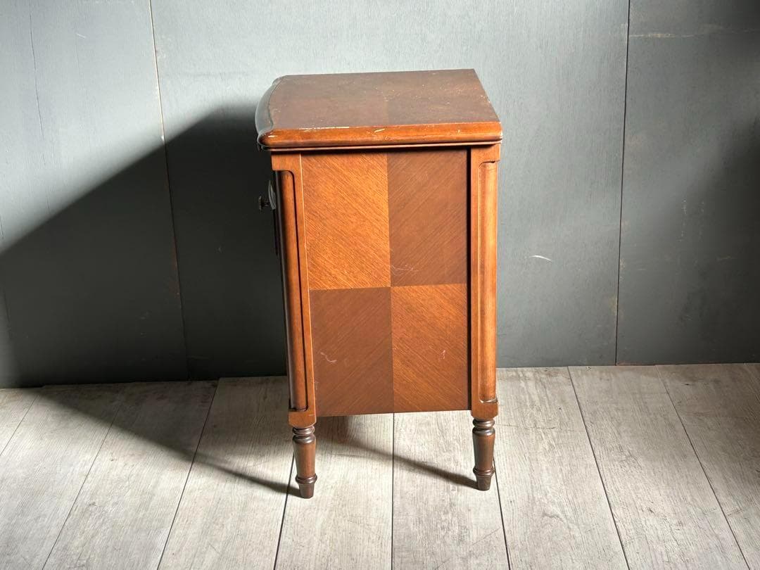 ② フランスベッド　ヨーロピアン　クラシカル　ナイトテーブル　アンティーク　IG