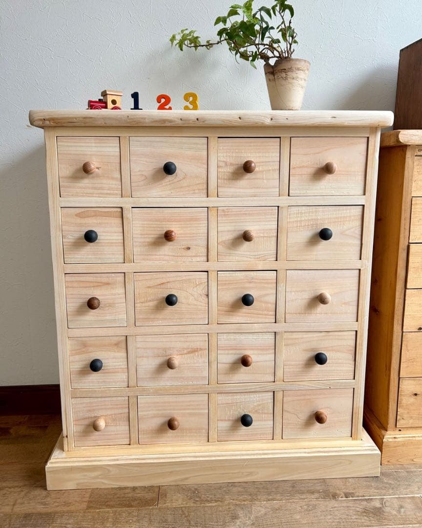 【Ebisuyx】国産ひのき使用　可愛い20杯引き出しチェスト