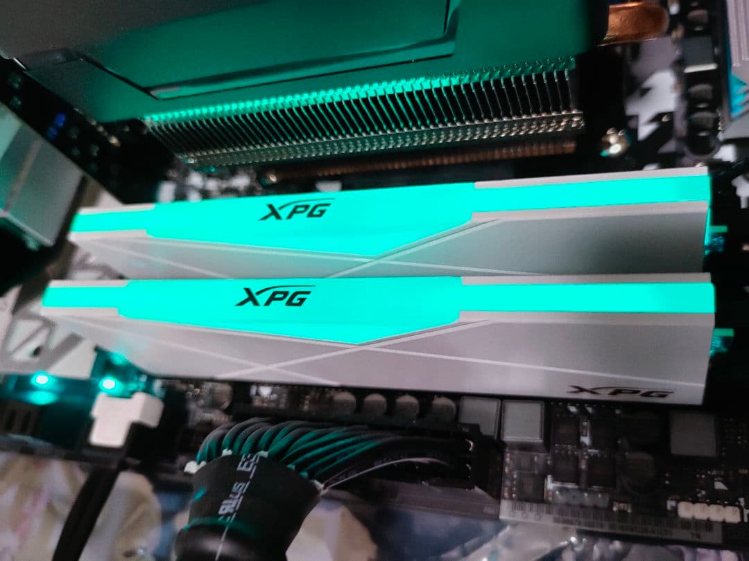 XPG SPECTRIX D50 計32GB DDR4-3200MHz メモリー