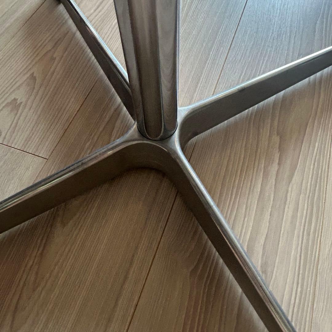 ア*イ様 Fritz Hansen ホワイト円形テーブル