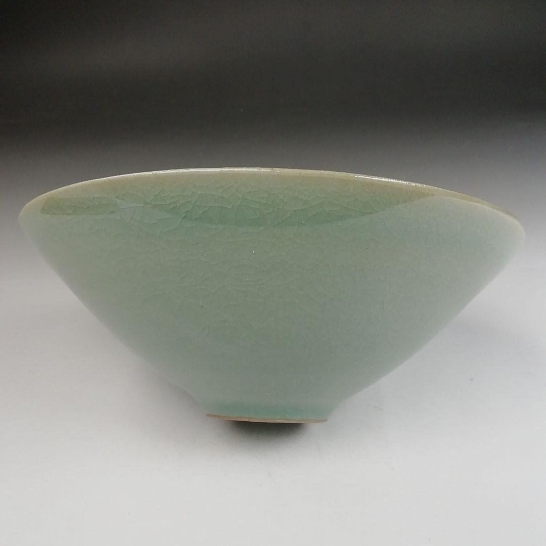 Ｔ８２８　茶碗　『高麗青磁　雲鶴文』『韓国人間国宝　柳根塋 作』　共箱　茶道具