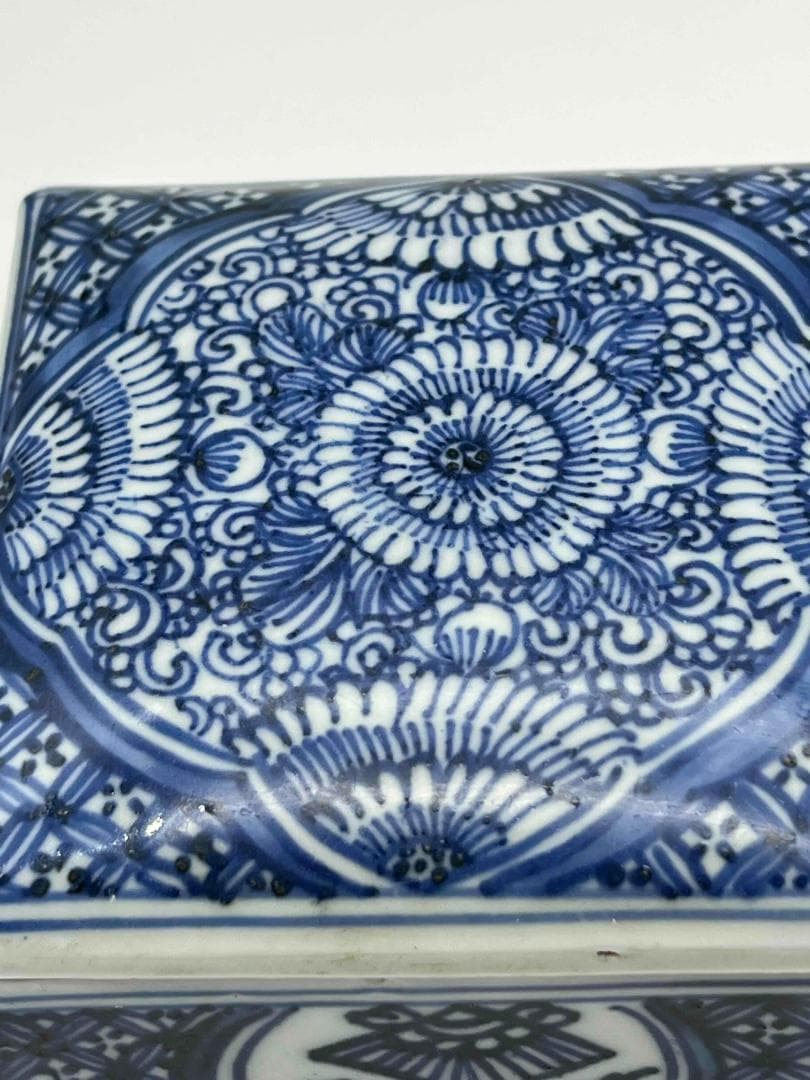 清雍正時代 染付 青花祥瑞花卉文四方印泥盒 蓋盒 香盒 文房香合(A-68)