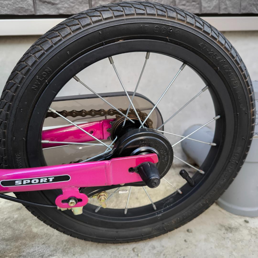 【セール中】ストライダー１４ｘ（ＳＴＲＩＤＥＲ１４ｘ）　１４インチ　スタンド付き