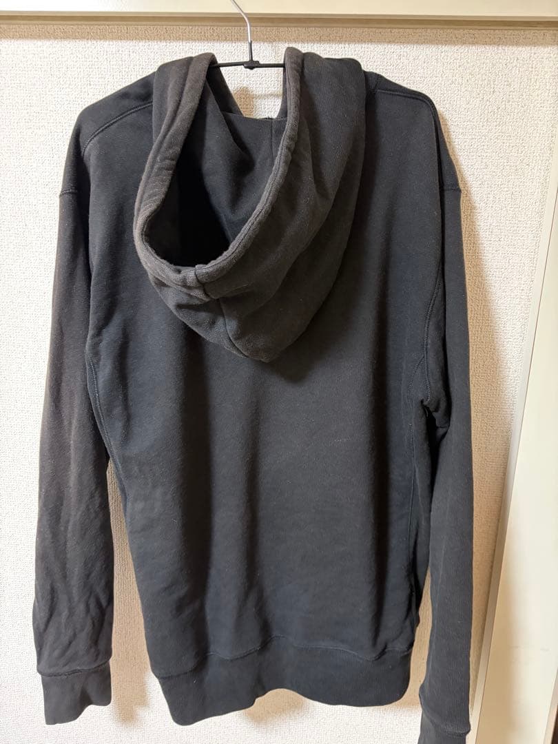 STUSSY ブラック ジップアップパーカー