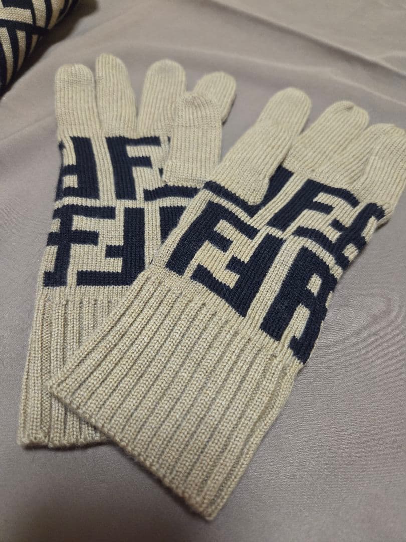 FENDI 2点セット ニット帽 手袋 ブラウン