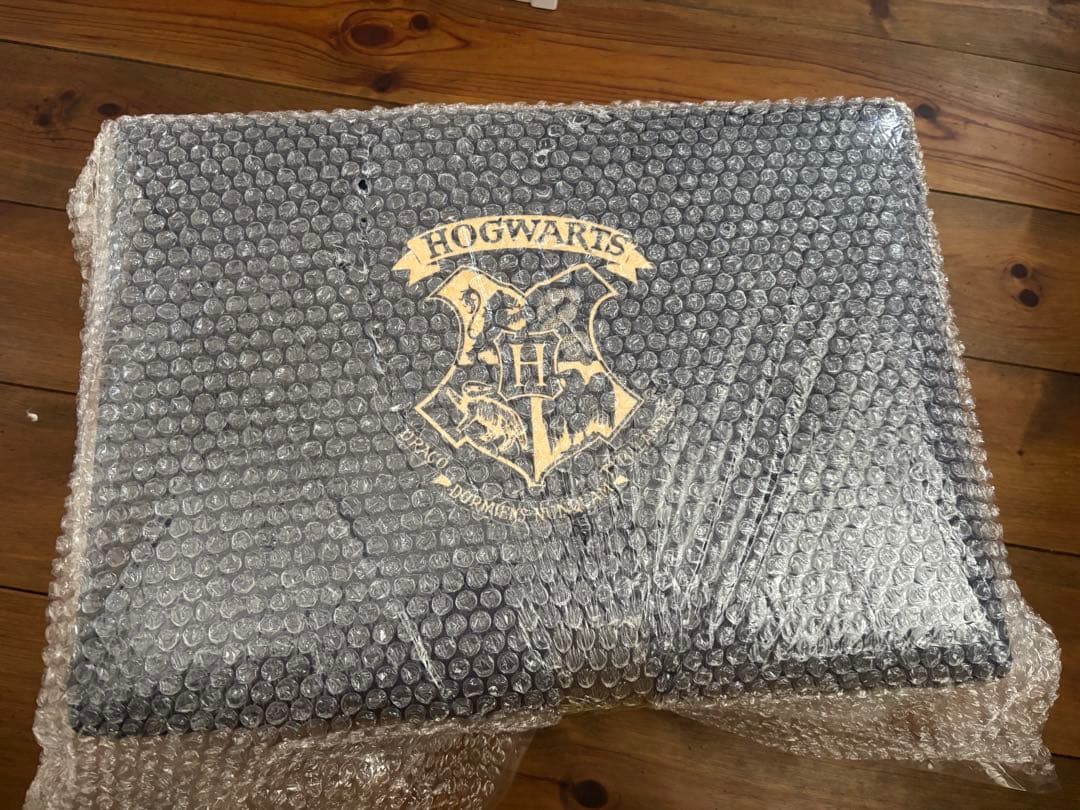 新品　Salut! ハリーポッター 脚付き収納スツール【ホグワーツ】　サリュ