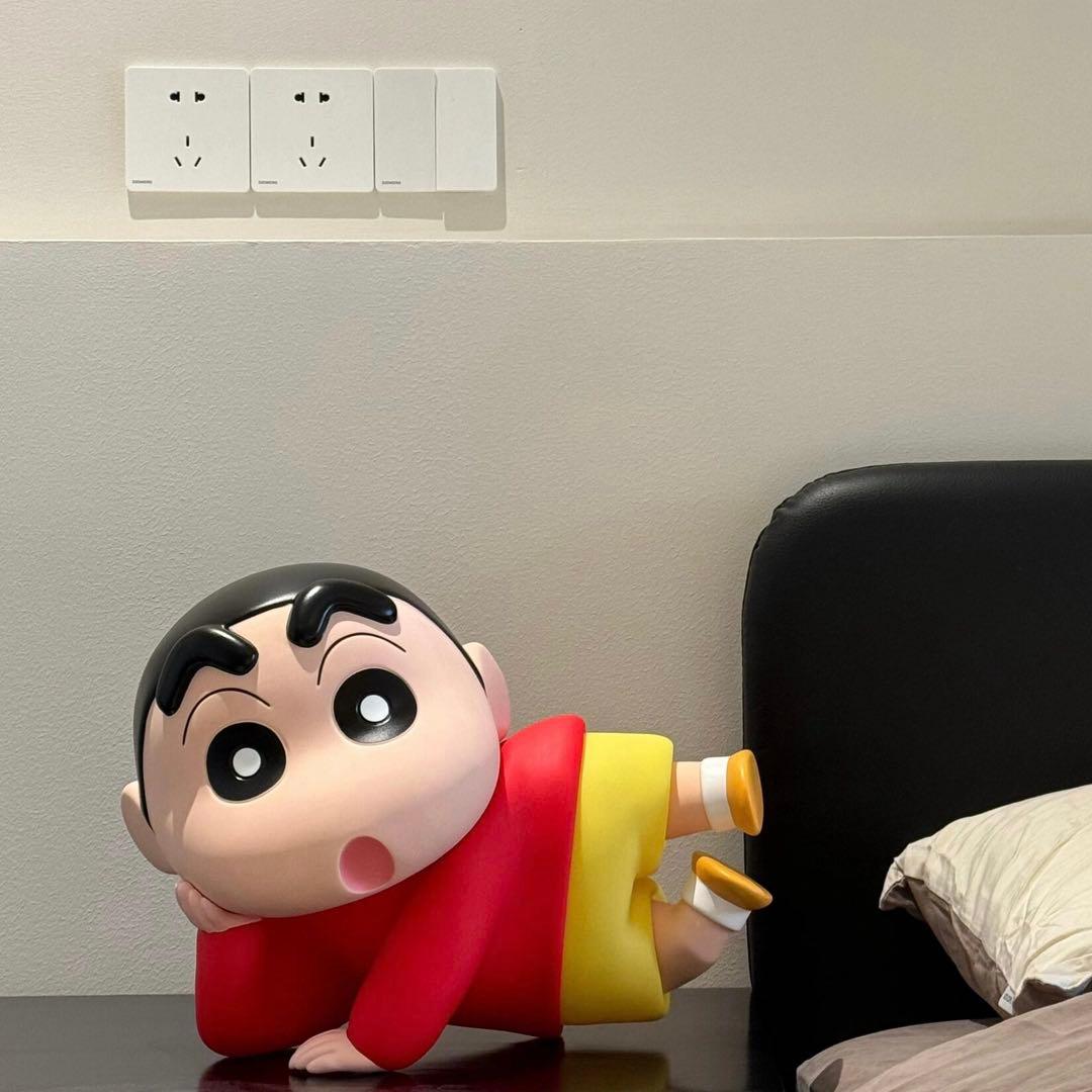 しんちゃん 寝そべりフィギュア 約36cm