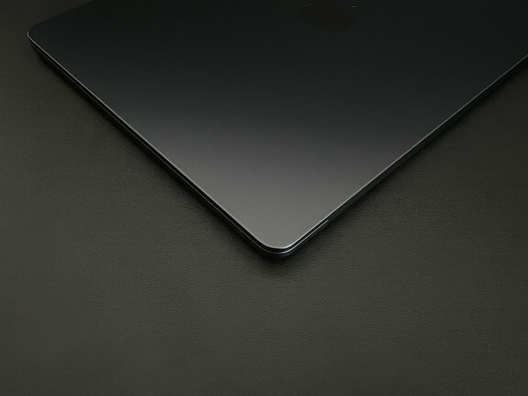 【美品】MacBook Air （M2, 2022）13.6㌅ ミッドナイト