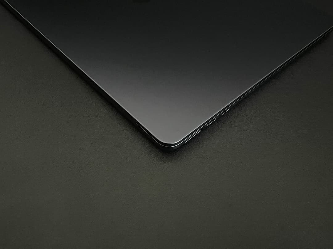 【美品】MacBook Air （M2, 2022）13.6㌅ ミッドナイト