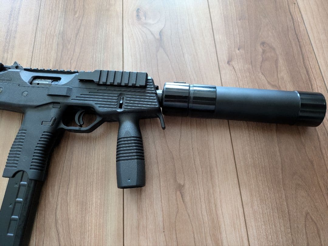 KSC(ケーエスシー) MP9 GBB ＆ 専用サプレッサー