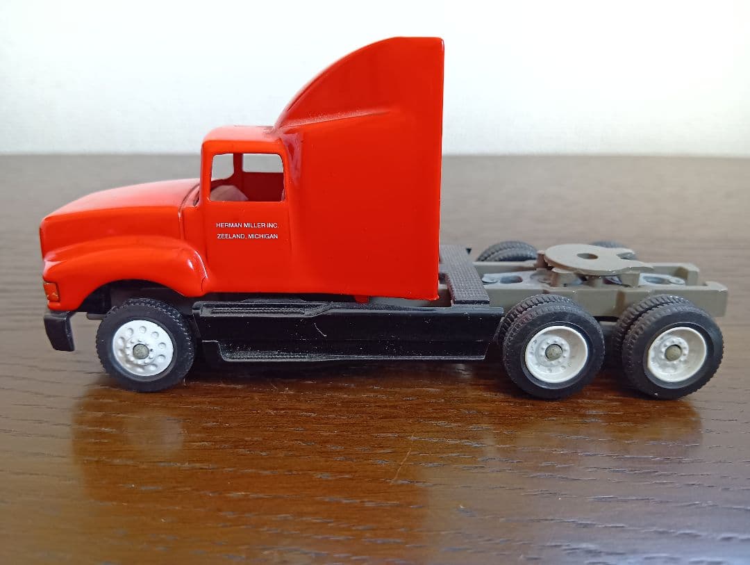 h*x様 Winross社製 herman millerトレーラー