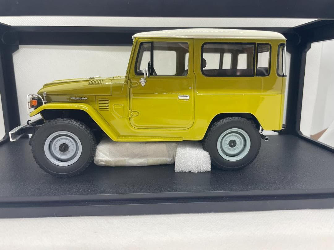 Cult 1/18 トヨタ ランドクルーザー LAND CRUISER 40