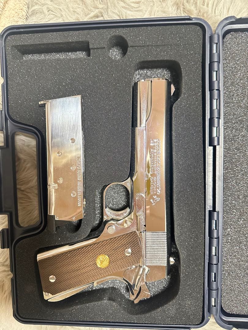 コルトガバメント 1911 クロームモデル