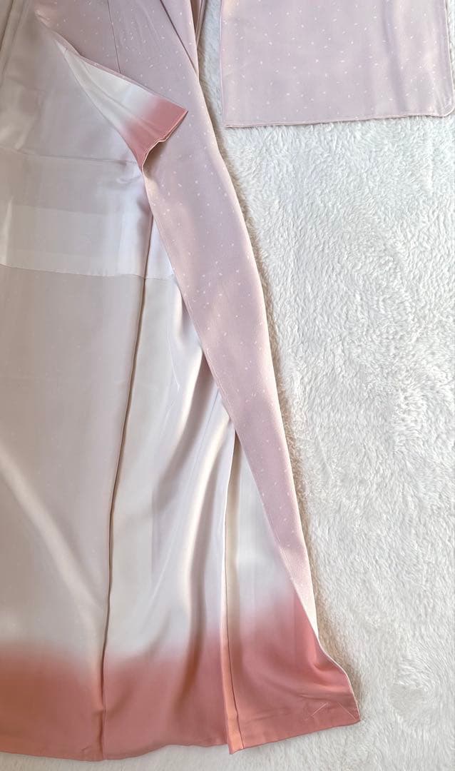 かわいい桜色　花びら舞い散る正絹　小紋