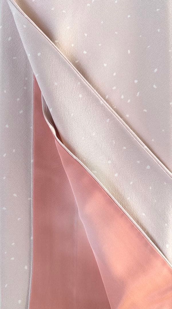 かわいい桜色　花びら舞い散る正絹　小紋