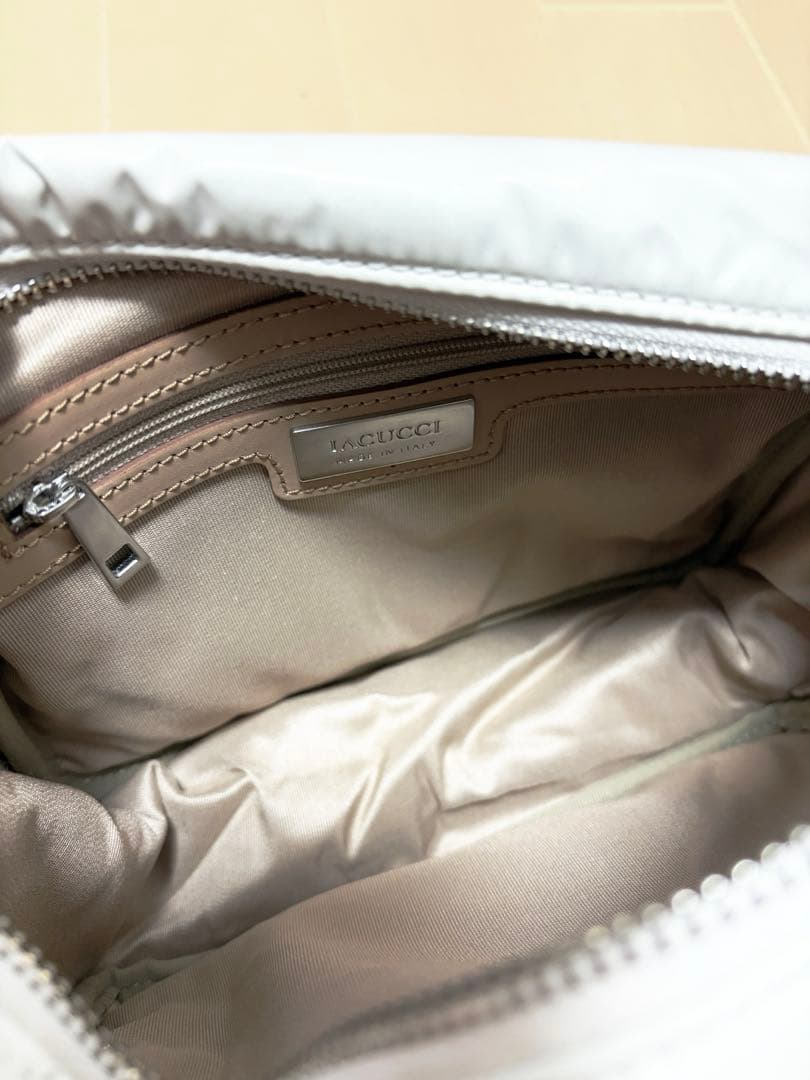 美品 IACUCCI イアクッチ ナイロン レザー ショルダーバッグ ホワイト