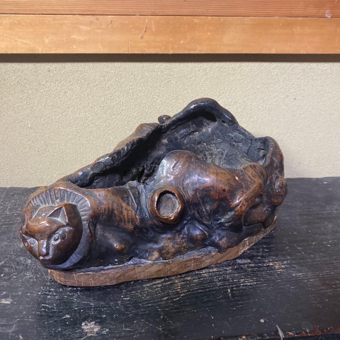 木の根ひょっこり猫　煙草盆