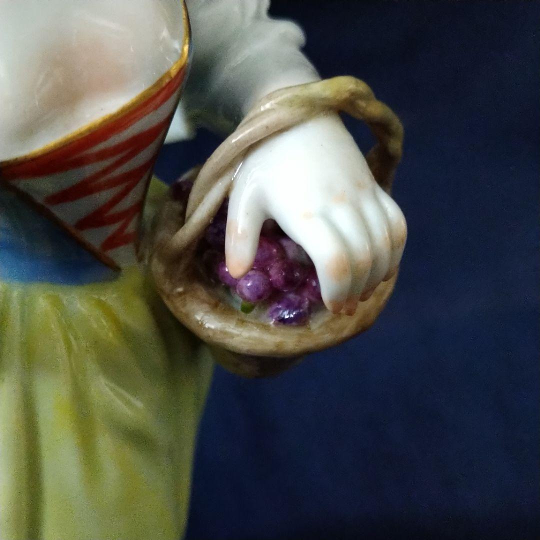 マイセン(Meissen)フィギュリン『葡萄を持つ少女』