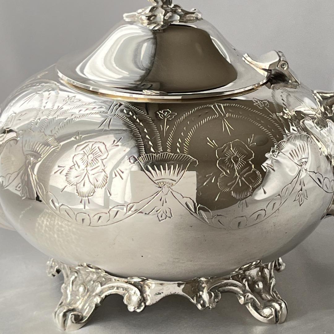 【英国】 ビクトリアンのティーポット【シルバープレート】綺麗！！