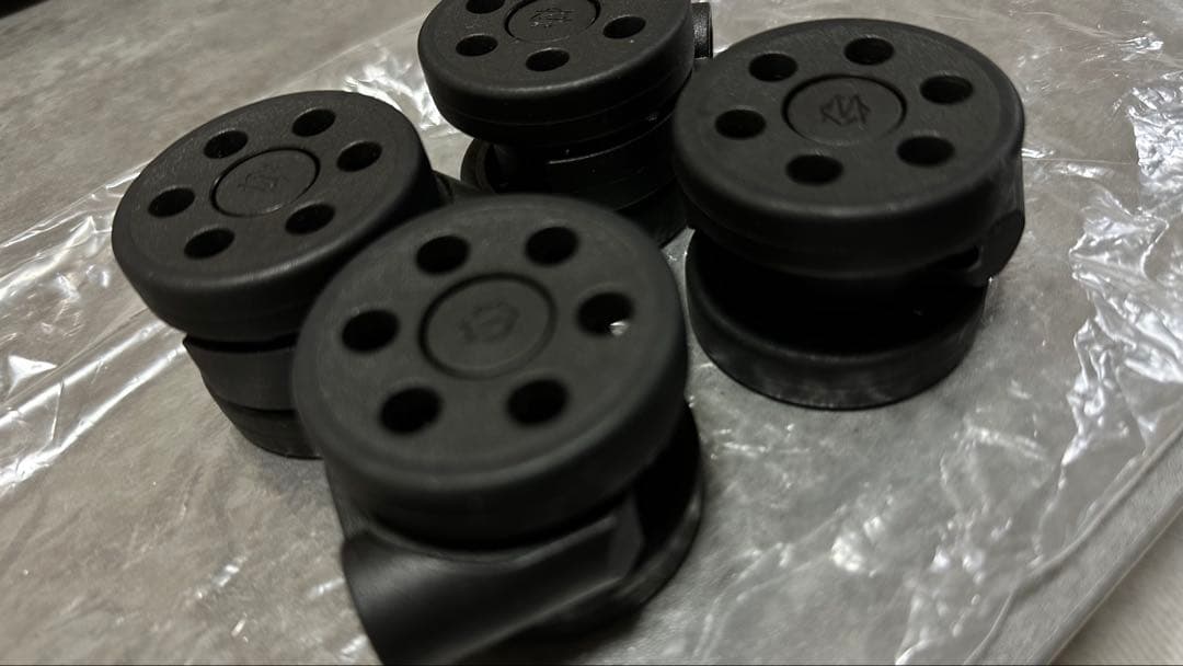 RIMOWA 純正キャスター キャリーケース用パーツ 4個セット 黒