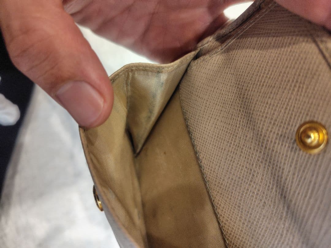 M*a様 【美品】PRADA 二つ折り財布 レザー ベージュ