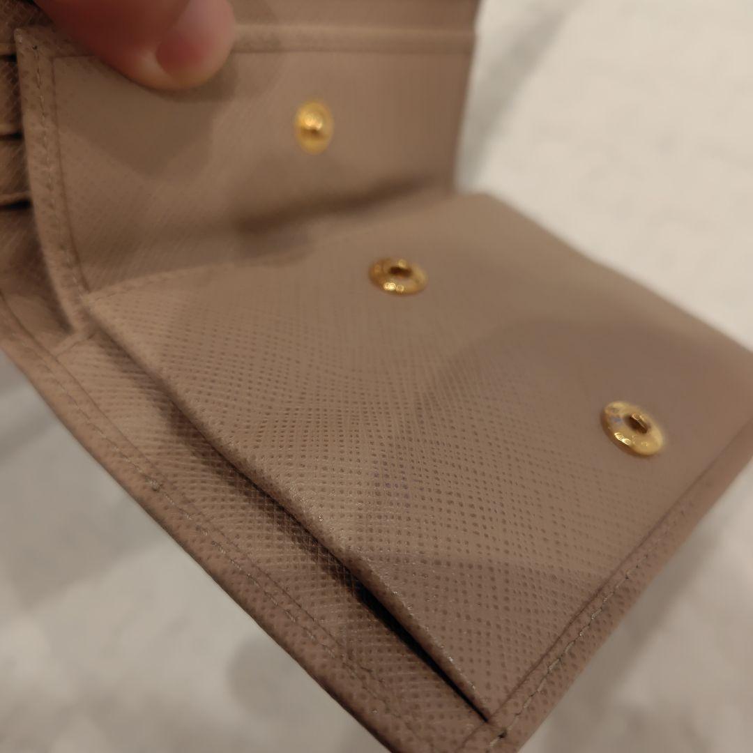 M*a様 【美品】PRADA 二つ折り財布 レザー ベージュ