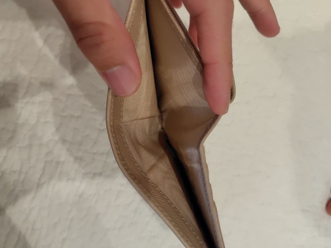 M*a様 【美品】PRADA 二つ折り財布 レザー ベージュ