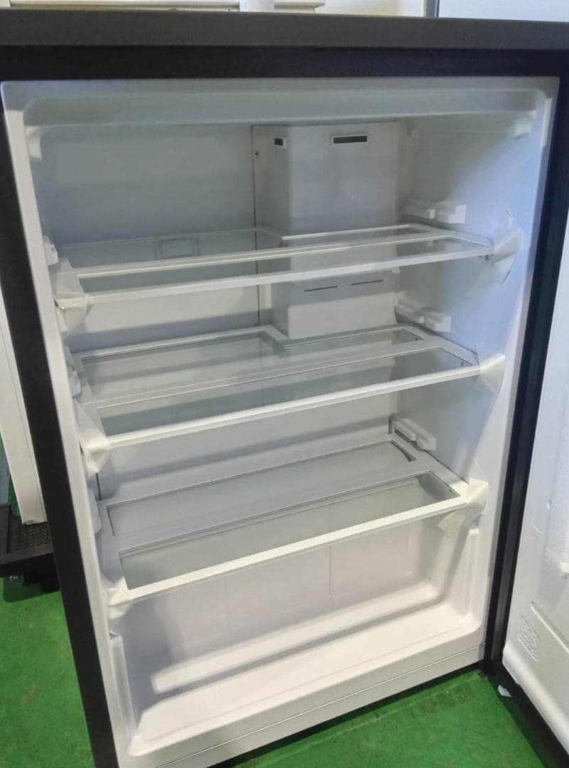 【新品未使用】アイリスオーヤマ 冷蔵庫 IRSN-7A-B 66L　T151