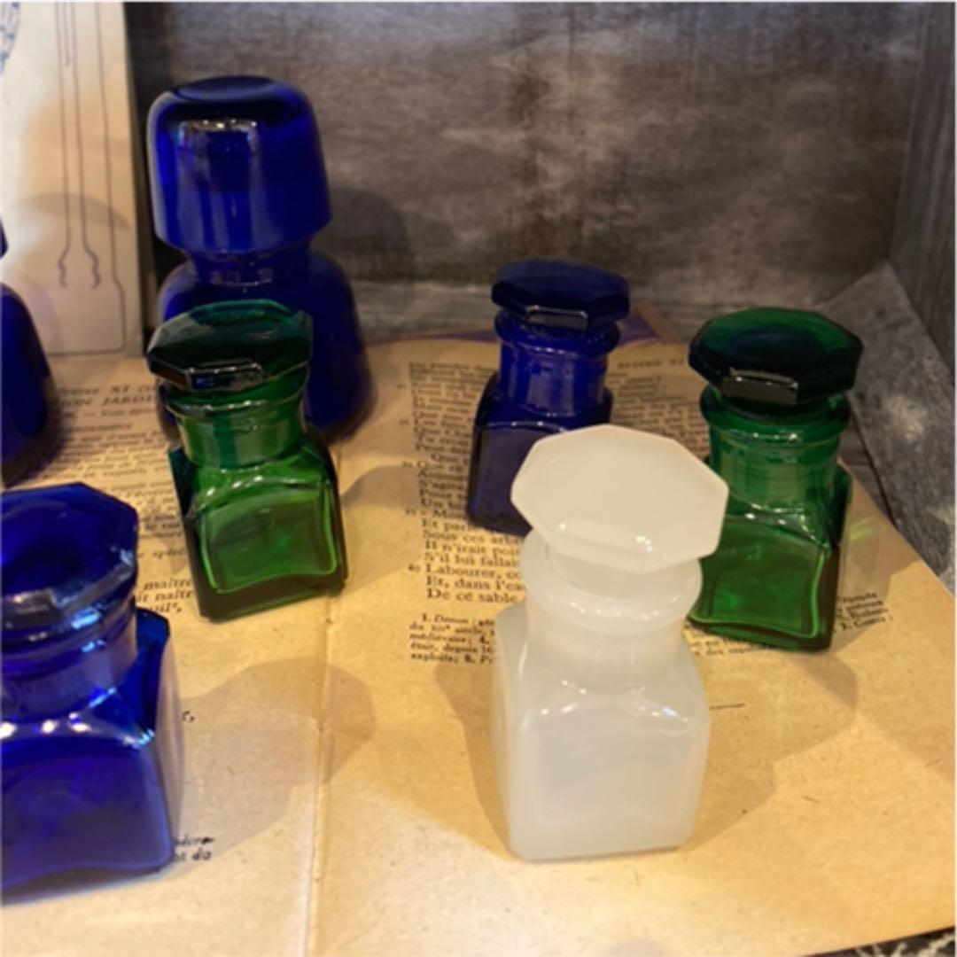 ビンテージ レトロ 色ガラス瓶 薬瓶 医療瓶 蓋付き