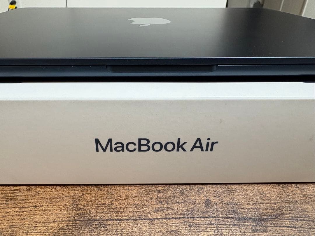 【バッテリー97%】MacBookAir M2 8GB 256GB 2022