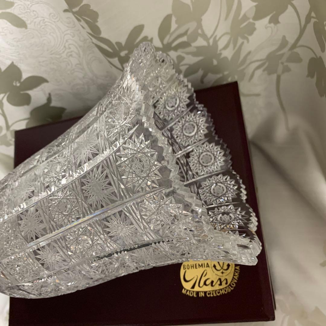 BOHEMIA GLASS ハンドカットフラワーベース クリア 未使用ケース入