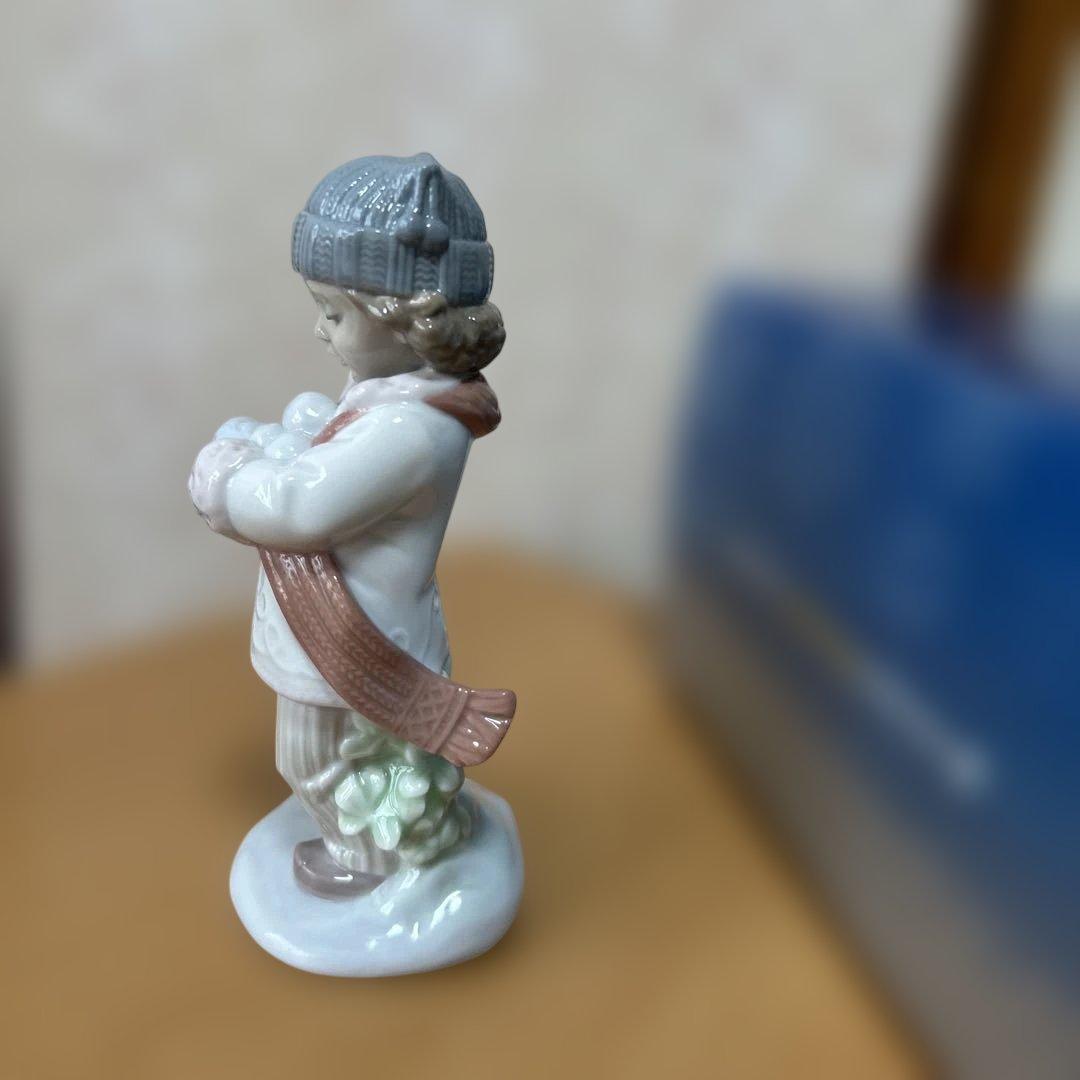 リヤドロ　雪合戦　女の子　フィギュア 陶器製 箱付き　未使用品