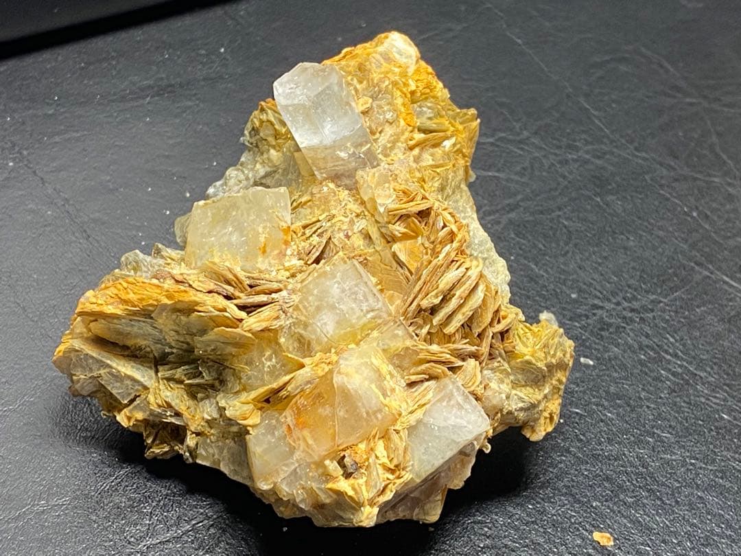 アクアマリン　原石　マイカ　雲母　203g