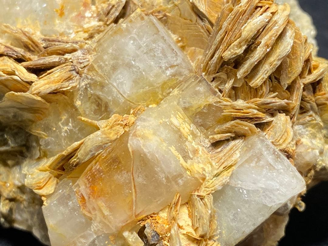 アクアマリン　原石　マイカ　雲母　203g