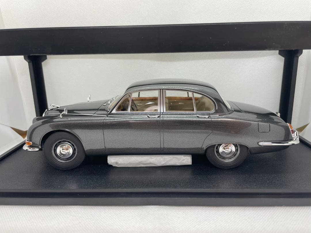 104-047 Cult 1/18 ジャガー S-Type Grey
