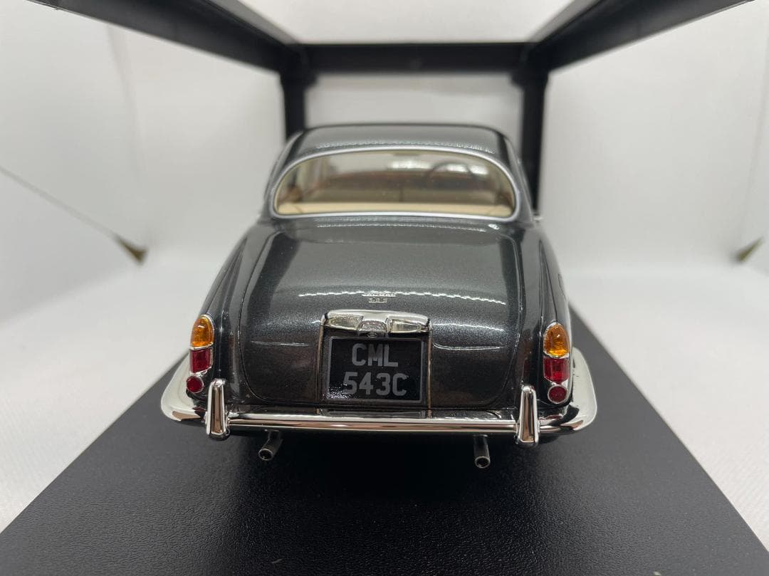 104-047 Cult 1/18 ジャガー S-Type Grey