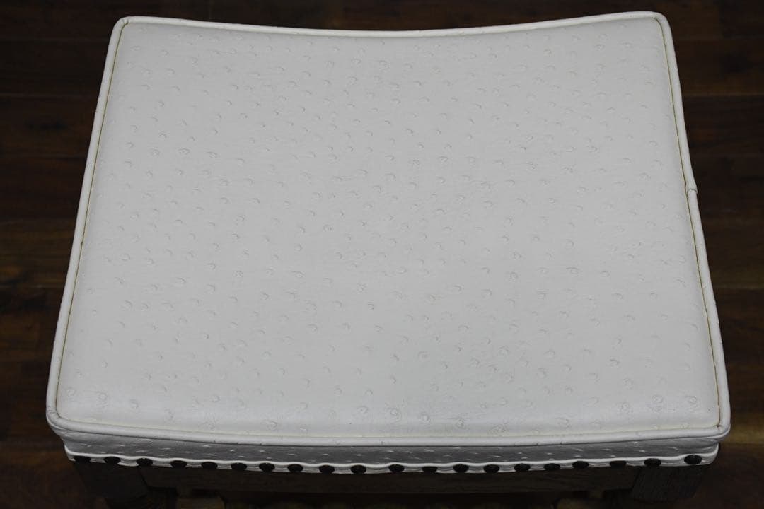 EBK31 アンティーク調 鋲打ち スツール オーストリッチ調型押し 腰掛け