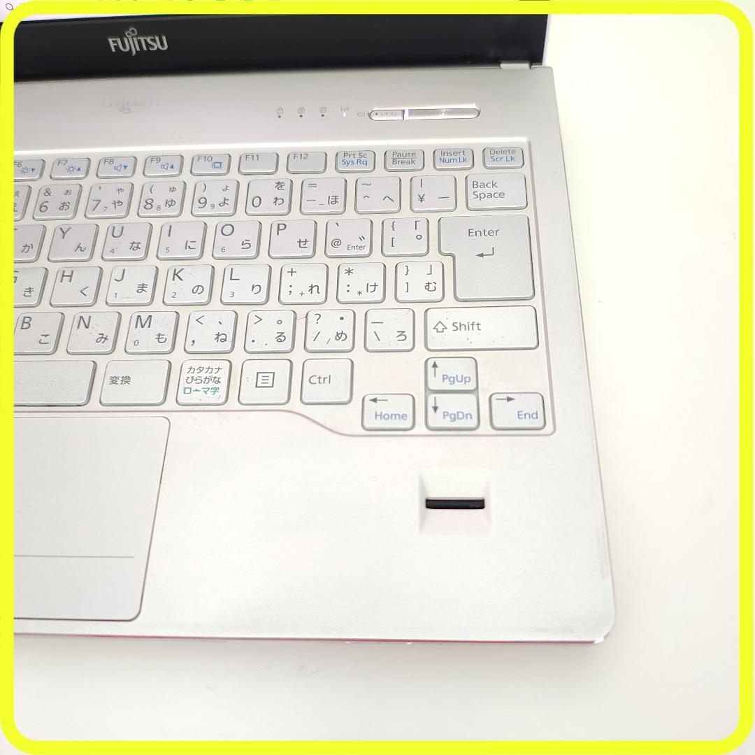 白　薄型軽量　新品SSD256GB⭐️windows11　ノートパソコン　689