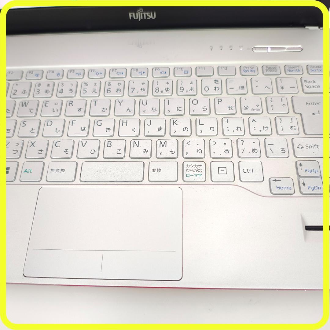 白　薄型軽量　新品SSD256GB⭐️windows11　ノートパソコン　689