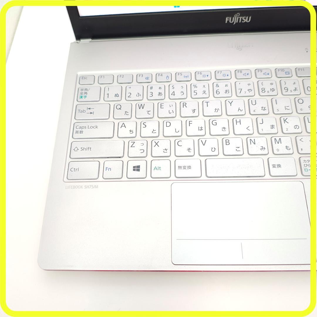 白　薄型軽量　新品SSD256GB⭐️windows11　ノートパソコン　689