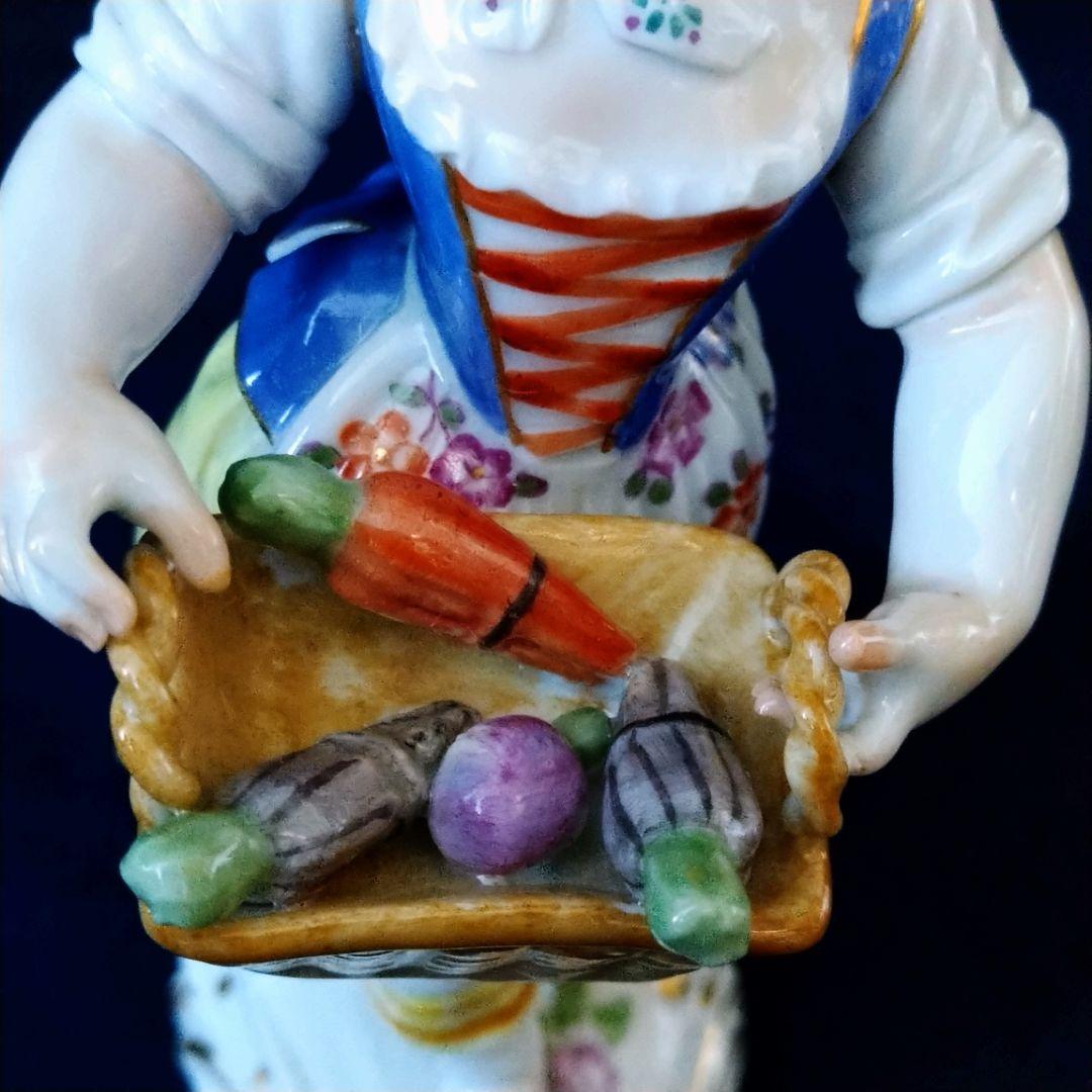 ✤マイセン(Meissen)フィギュリン『野菜のバスケットを持つ少女』