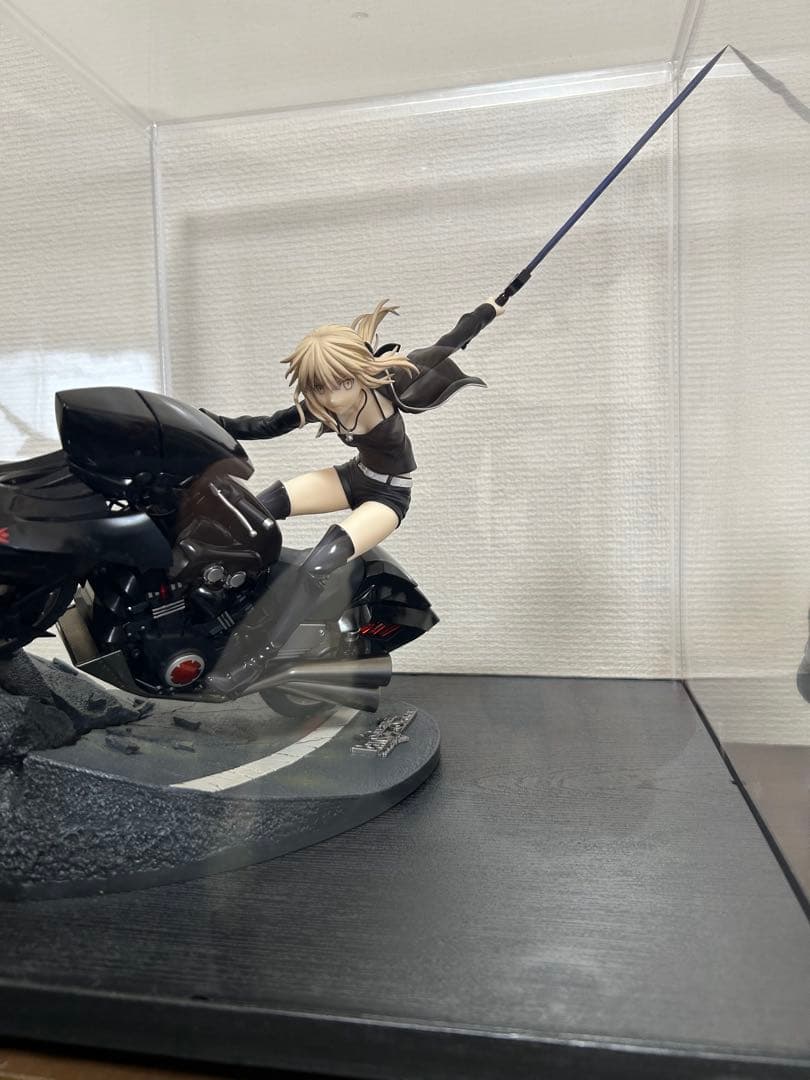 アルトリア・ペンドラゴン〔オルタ〕＆キュイラッシェ・ノワール 1/8 フィギュア