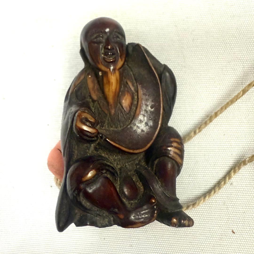 堆黒印籠　根付