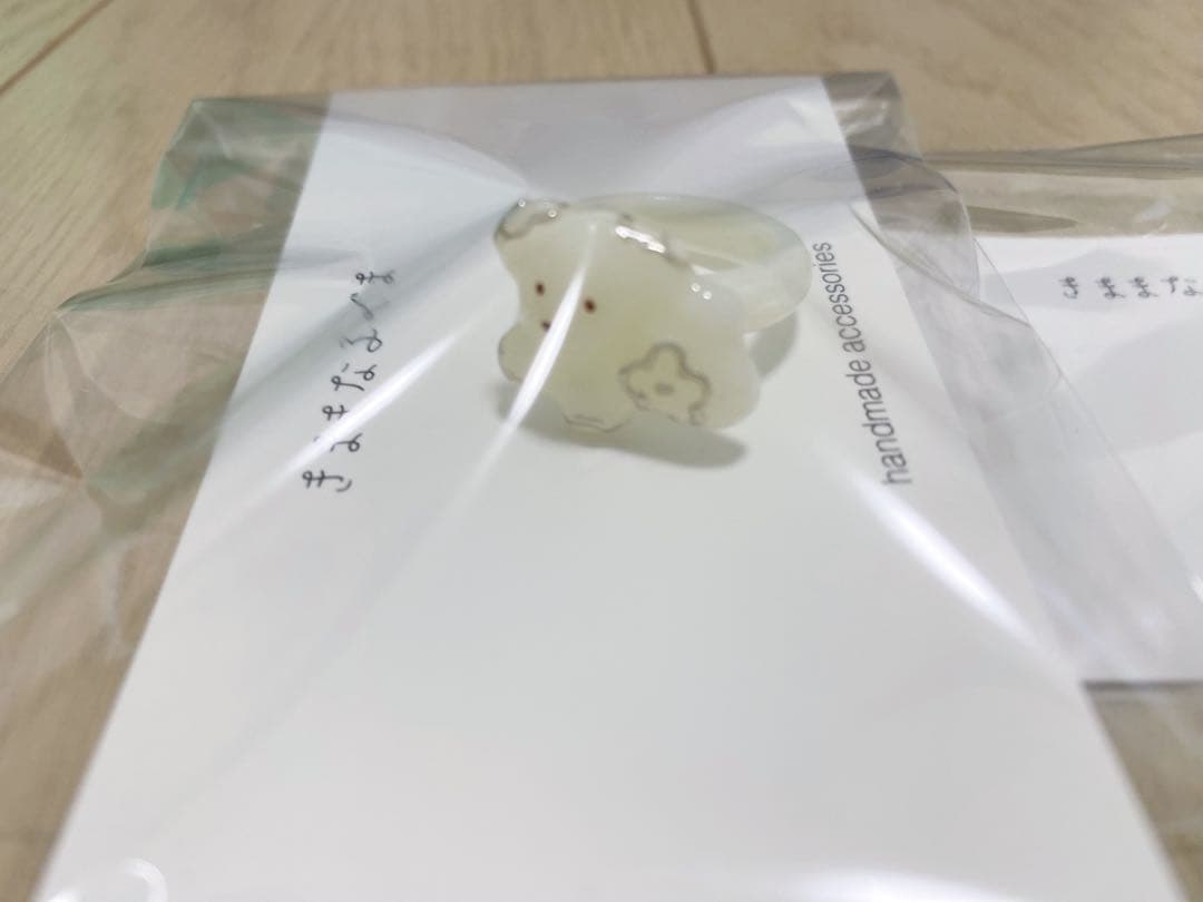 はしるこいぬリング　小花柄赤　ぴかぴかシルバー