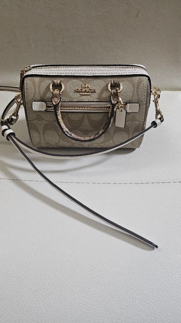 アリシャ Coach 小型ショルダーバッグ グレー