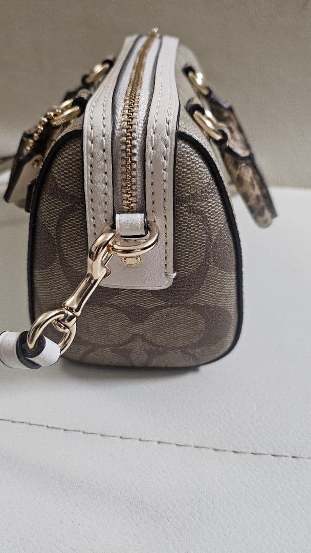 アリシャ Coach 小型ショルダーバッグ グレー